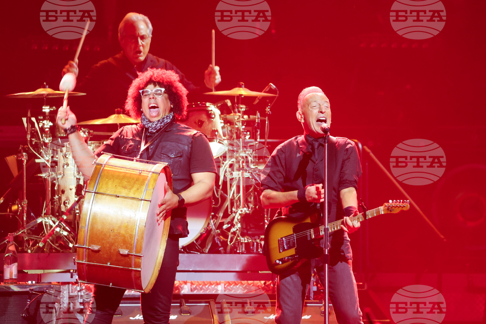 Bruce Springsteen and the E Street Band in Concert - Minneapolis