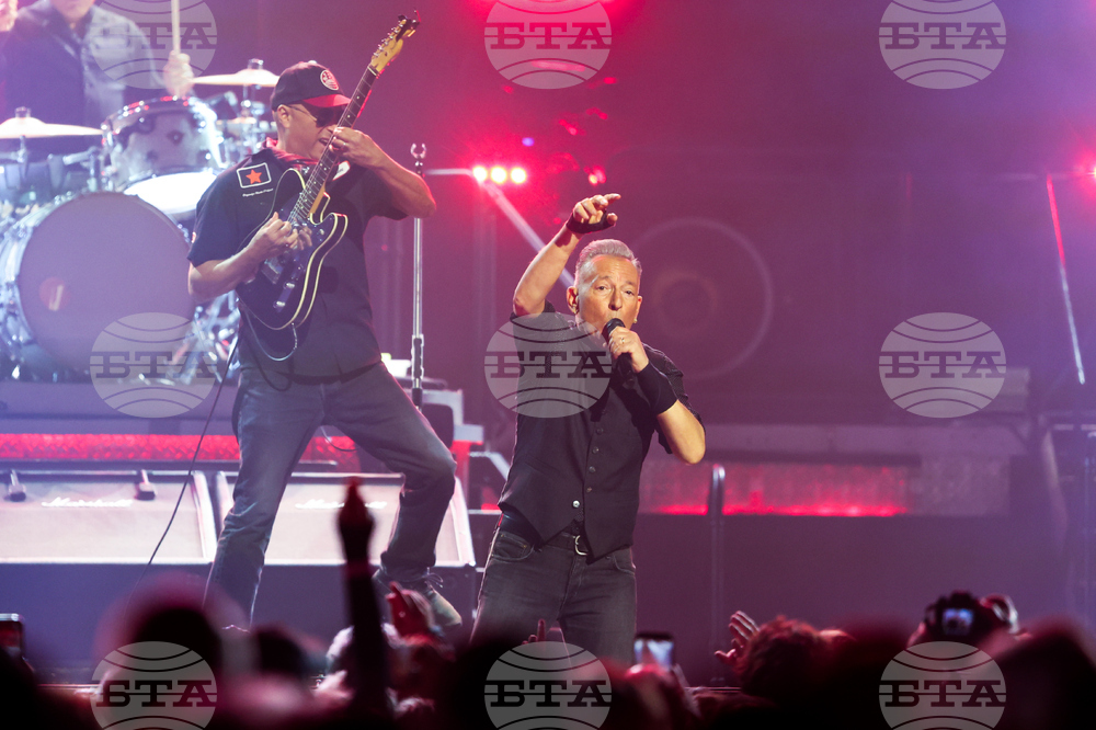 Bruce Springsteen and the E Street Band in Concert - Minneapolis