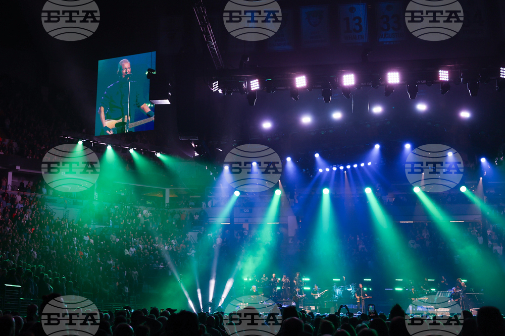 Bruce Springsteen and the E Street Band in Concert - Minneapolis