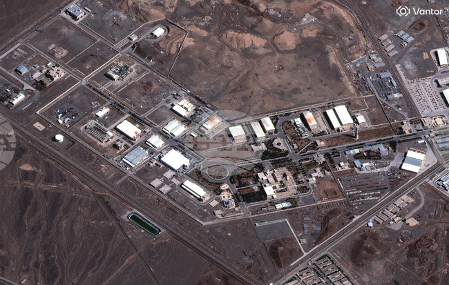 Възстановяването на повреден при бомбардировки ирански металургичен завод ще отнеме до една година