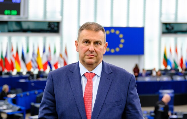 Емил Радев: Стига отлагане! Съветът на ЕС да сложи край на смяната на часовото време