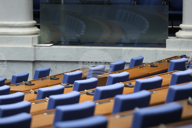 Проектобюджетите на ДОО и на НЗОК за 2026 г. влизат на второ четене в пленарната зала, предвижда проектопрограмата на парламента