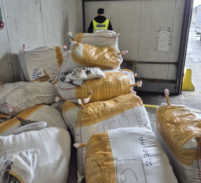 Близо 30 000 стоки със съмнение за нарушения върху интелектуалната собственост са задържани на митническия пункт „Капитан Андреево“ 