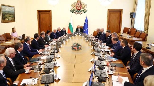 Правителството създава Кризисен щаб за координация на наблюдението и контрола на цените на стоките и горивата заради конфликта в Близкия изток