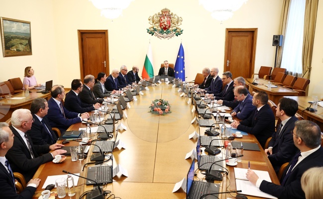 Правителството създава Кризисен щаб за координация на наблюдението и контрола на цените на стоките и горивата заради конфликта в Близкия изток