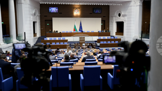 Парламентът включи в програмата си проекторешение, свързано с подписаното на 30 март споразумение с Украйна