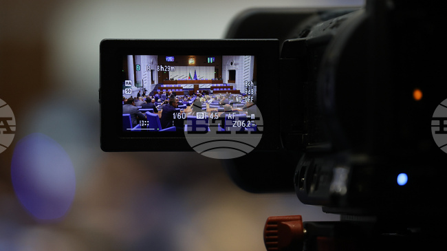 Повече от час парламентът обсъжда проект на решение за прекратяване на споразумението с Украйна, подписано на 30 март 