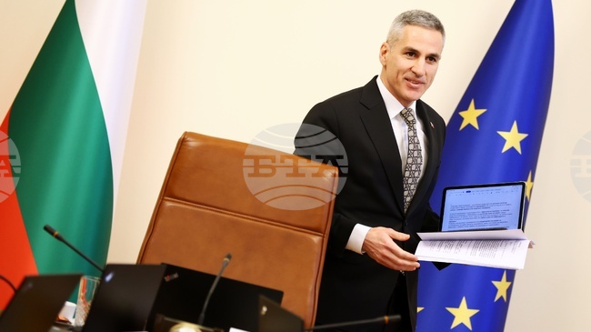 Общо 72 кандидати за депутати са уличени в търговия с вот, и нито един - със свален имунитет, съобщи служебният премиер Андрей Гюров