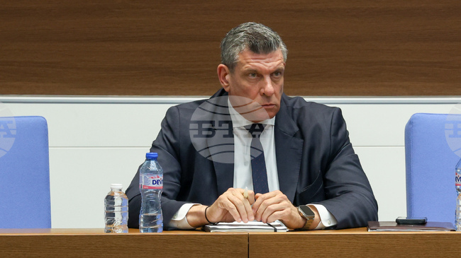 Открити са 15 000 евро и тефтер с имена и суми срещу тях в с. Тодор Икономово, общ. Каолиново, съобщи Георги Кандев 