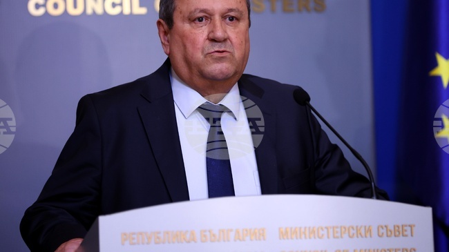 Общо 41 млн. евро ще бъдат насочени към разкриването на близо 15 хил. работни места за уязвими групи, съобщи министър Хасан Адемов