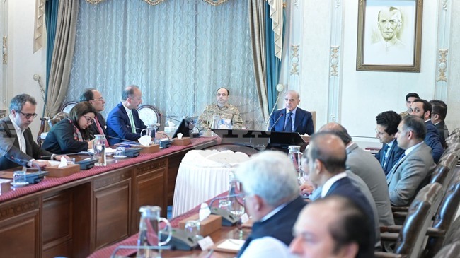 АПП: Пакистанският премиер направи преглед на веригата за доставки на петрол и нареди да бъдат предвидени облекчения за хора с ниски доходи 