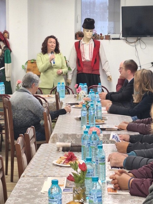 Елена Петракиева от листата на ПП-ДБ в Пазарджик откри предизборната си кампания в родното си село Момина клисура