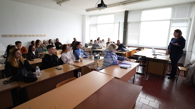 Стараем се да възпитаваме родолюбие у българчетата зад граница, каза учителката в българско неделно училище в Малага Татяна Панчова – Иванова