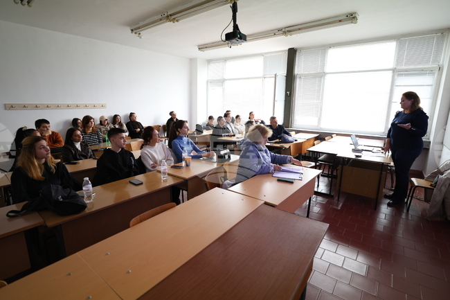 Стараем се да възпитаваме родолюбие у българчетата зад граница, каза учителката в българско неделно училище в Малага Татяна Панчова – Иванова