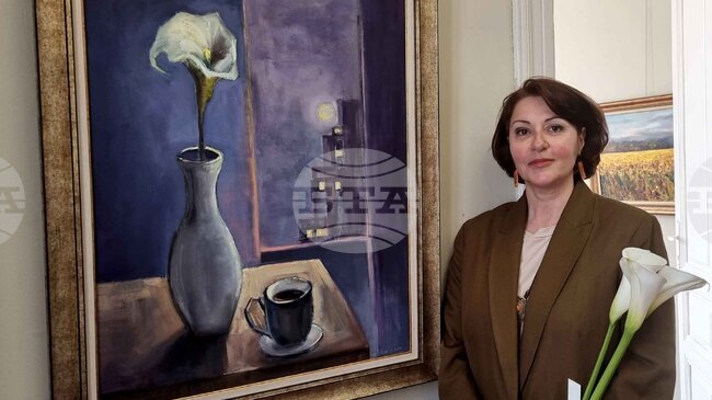 Даниела Табакова представя първата си самостоятелна изложба „Премълчани стихии“ в плевенската „Къща на художниците“