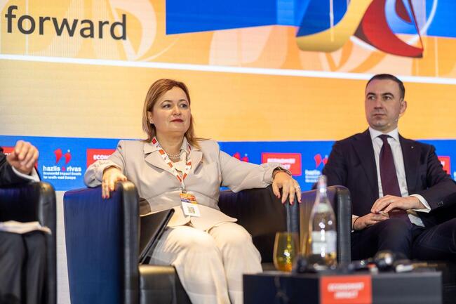 Теодора Георгиева: Устойчивостта се превърна във водещ критерий в енергийната политика