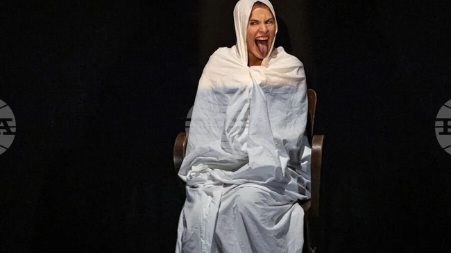 „Аз съм грешка" на Ян Фабър гостува на 2 и 3 април в „Топлоцентрала“