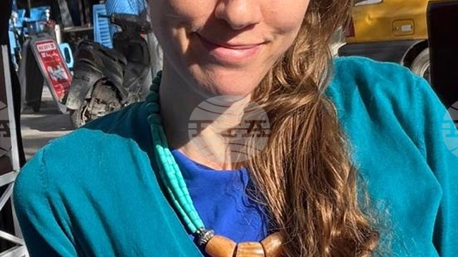 Отвлечената в Багдад американска журналистка е била предупредена за заплахите срещу нея, заявиха официални лица