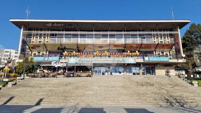 Великотърновският театър подготвя оперетата „Царицата на чардаша“, режисирана от Николай Априлов