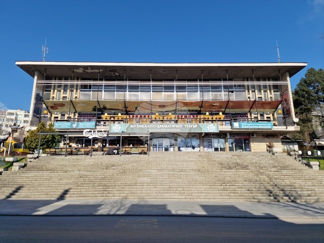 Великотърновският театър подготвя оперетата „Царицата на чардаша“, режисирана от Николай Априлов