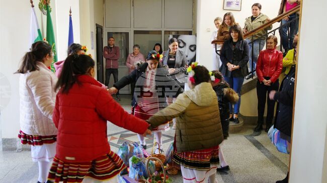 Лазарки ще посетят общинската администрация и институциите в Угърчин в навечерието на Лазаровден