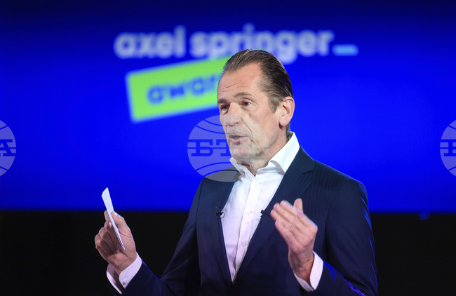  Израел отдава почит на "лоялността" на германски медиен магнат 