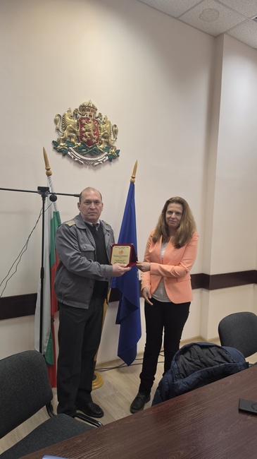 Областният управител Ива Радева и заместникът ѝ д-р инж. Дани Бечев връчиха награди от „Пожарникар на годината“ 