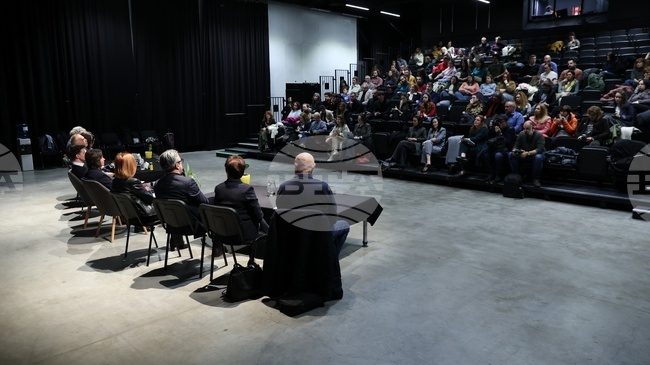 Тричасов предизборен дебат „Култура и политика“ се състоя днес в „Топлоцентрала“