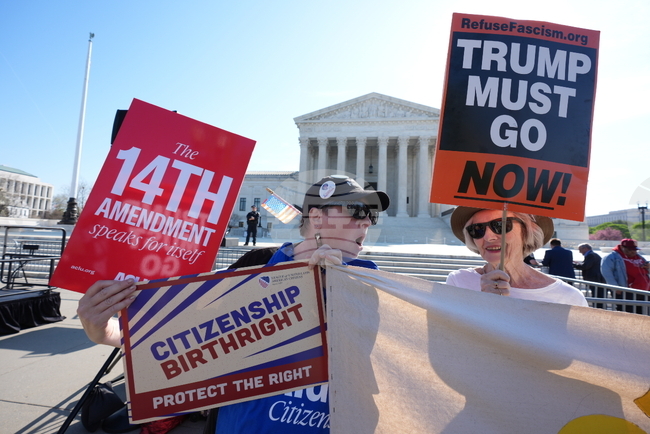 Съдиите от Върховния съд на САЩ са скептично настроени относно указа на Тръмп за гражданство по рождение 