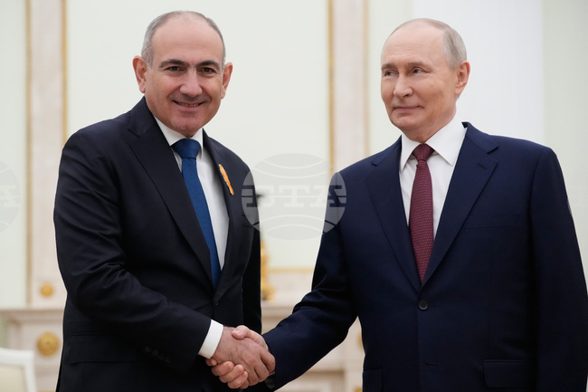 АРМЕНПРЕС: Пашинян заяви, че няма да присъства на парада за Деня на победата в Москва