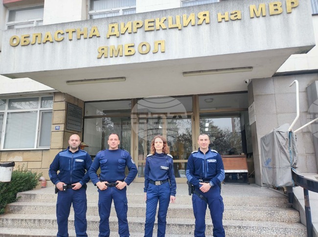 Беше много рисковано, но акцията приключи за 10 минути, казаха полицаите, спасили момченцето, провиснало от осми етаж в Ямбол 