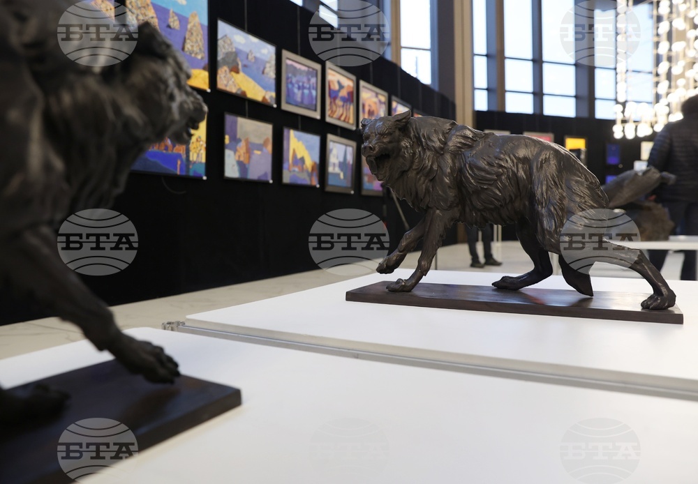 Национален дворец на културата - "Пластове цвят" - изложба