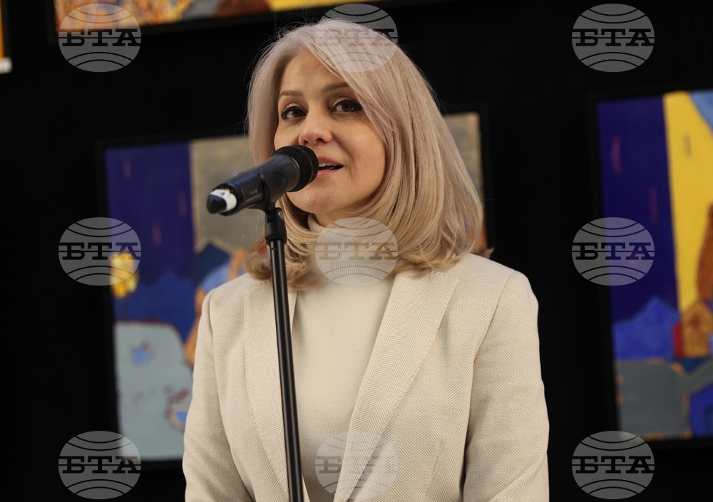 Национален дворец на културата - "Пластове цвят" - изложба