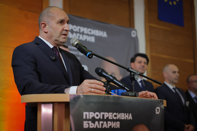 Румен Радев: Новото след присъединяването ни към „клуба на богатите”, е че вересиите в селските бакалии са в евро