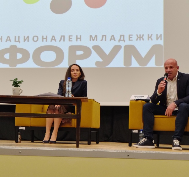 Водачът на листата на „Прогресивна България“ в Ямбол Енчо Керязов представи визията на коалицията за младежките политики