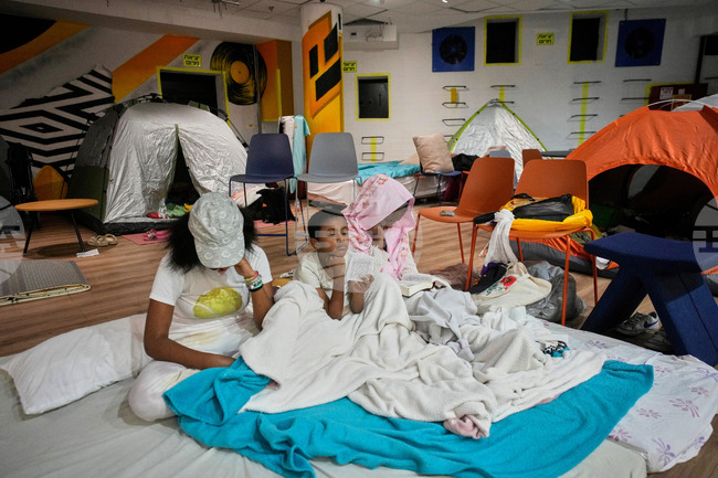 Властите в Израел и Абу Даби съобщиха за нови въздушни удари тази сутрин