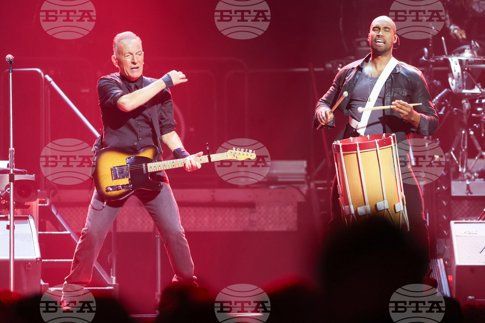 Bruce Springsteen and the E Street Band in Concert - Minneapolis