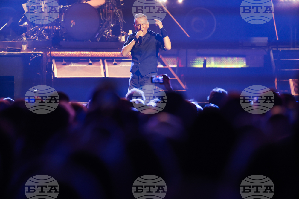 Bruce Springsteen and the E Street Band in Concert - Minneapolis