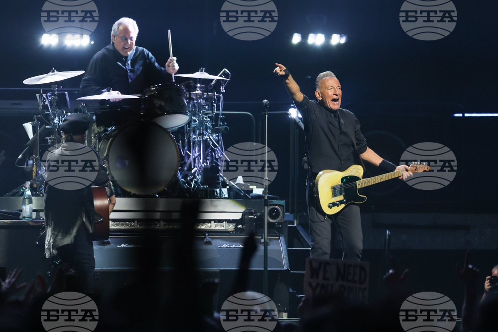 Bruce Springsteen and the E Street Band in Concert - Minneapolis