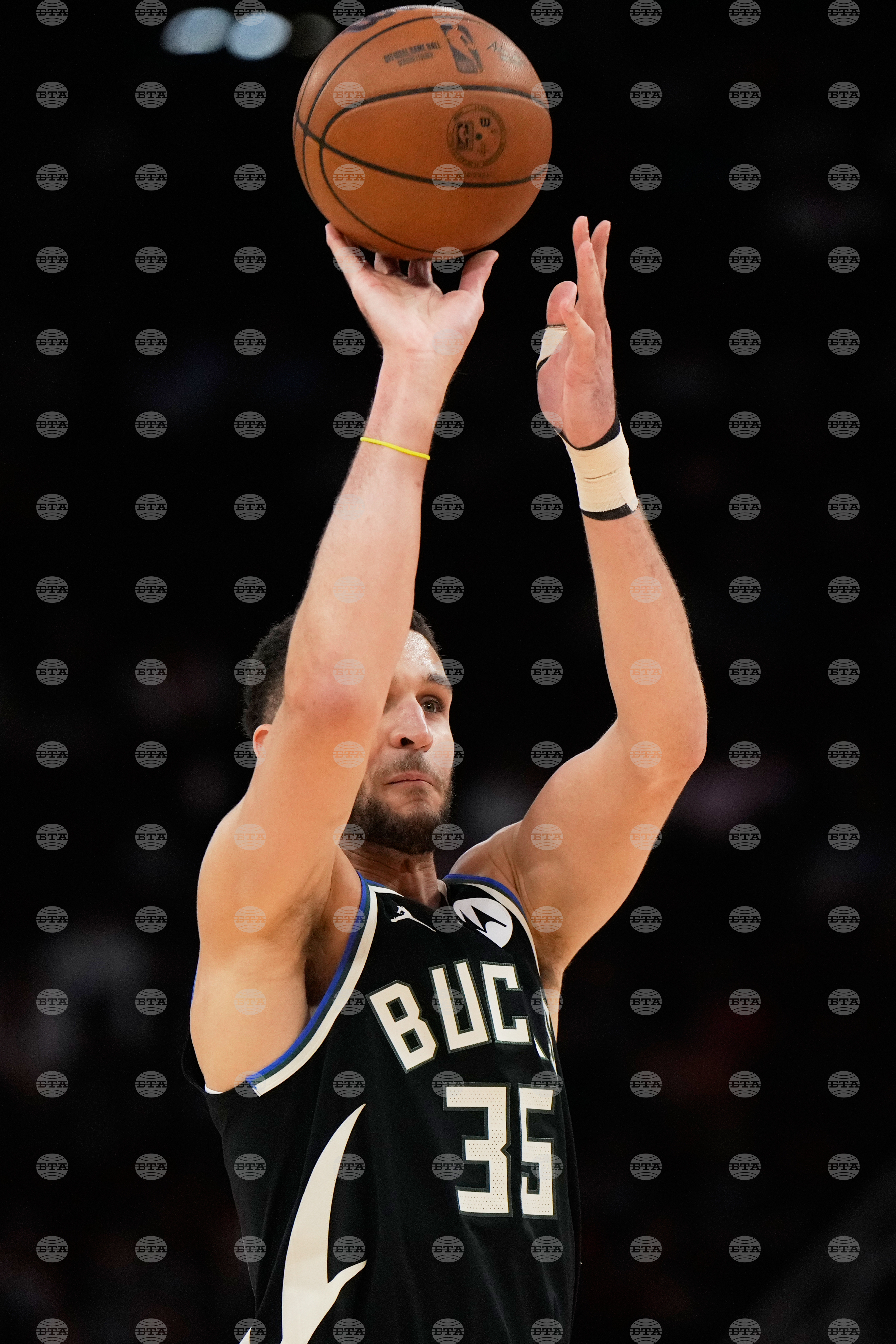 Bucks Rockets Basketball