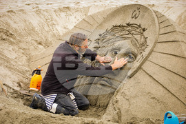 Бургас - Великден - пясъчна фигура на Иисус Христос