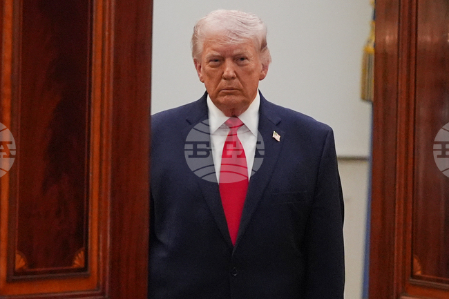 Свалянето на американски изтребител няма да засегне преговорите с Иран за край на войната, каза Тръмп