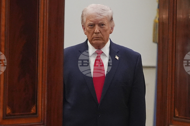 Тръмп заплаши с нови ракетни удари, ако Иран се опита да се доближи до обогатения си уран