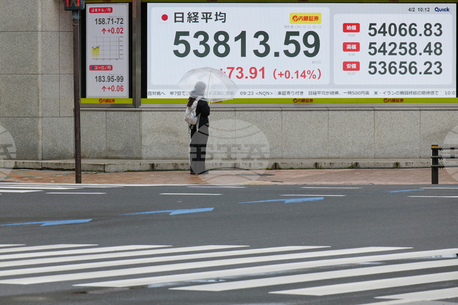 Индексите на фондовата борса в Токио се понижиха след безрезултатния край на преговорите за конфликта в Близкия изток, Кадзуо Уеда призова за бдителност