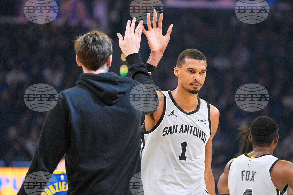 Spurs Warriors Basketball