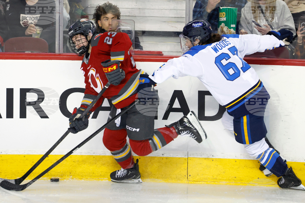 Sceptres Charge Hockey