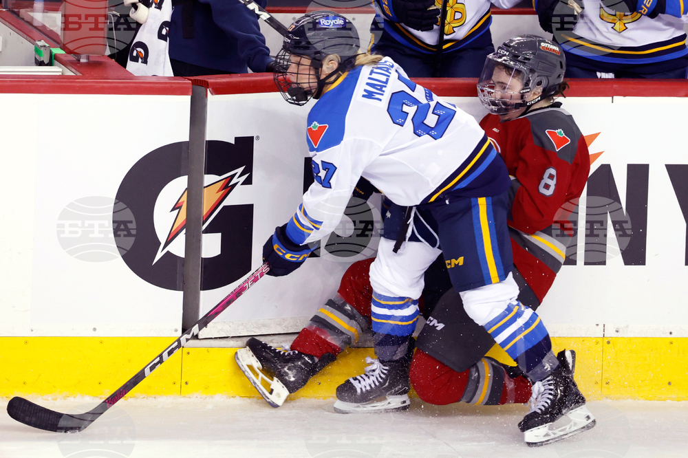 Sceptres Charge Hockey