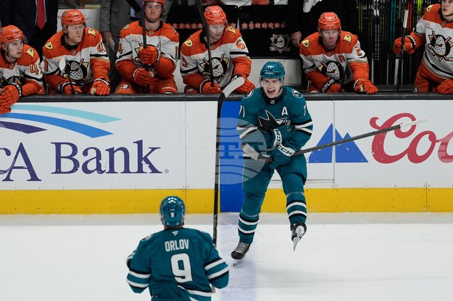 Сан Хосе Шаркс запази шансове за класиране в плейофите на Националната хокейна лига след победа над Анахайм Дъкс