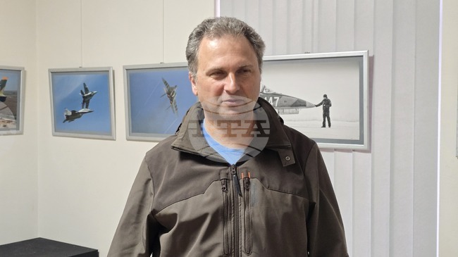 Иван Дончев представя в Плевен първата си авторска фотоизложба "Авиацията през моите очи"