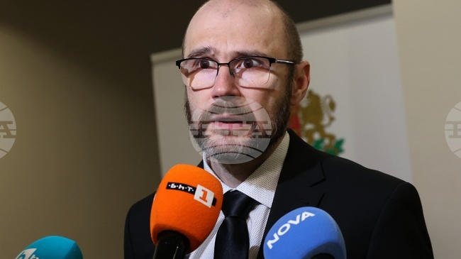 Всеки момент очакваме да получим справката от МВР относно Емилия Русинова и Петьо Петров - Еврото, каза министър Андрей Янкулов